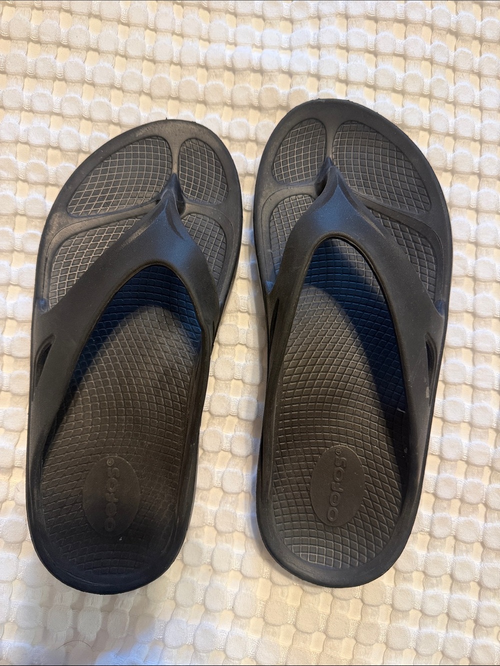 OOFOS Women’s Black Recovery Flip Flops